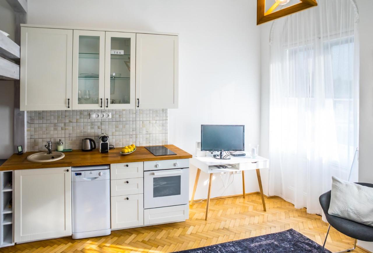 Ybl Apartment City Center Szekesfehervar Luaran gambar