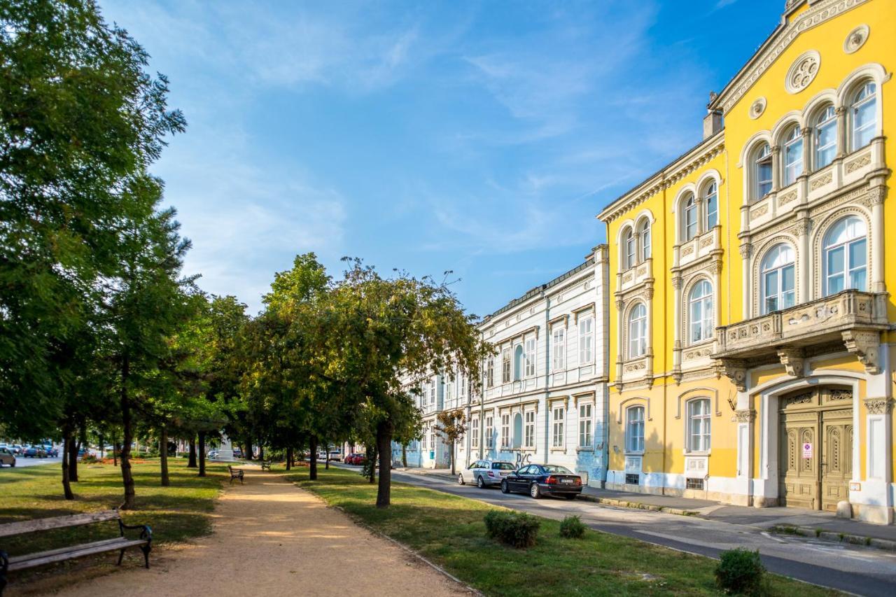 Ybl Apartment City Center Szekesfehervar Luaran gambar